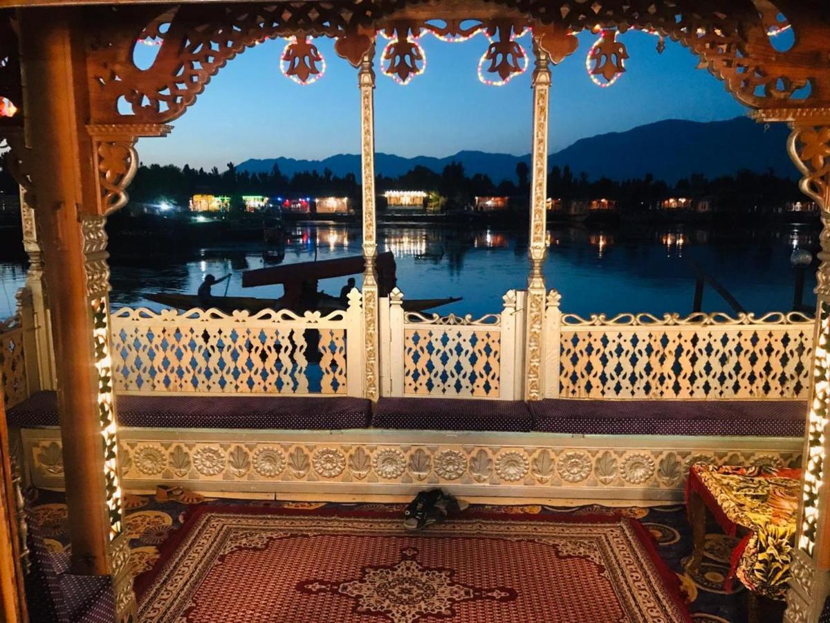 Hotel Houseboat Altaf And Transportation Srīnagar Exterior foto
