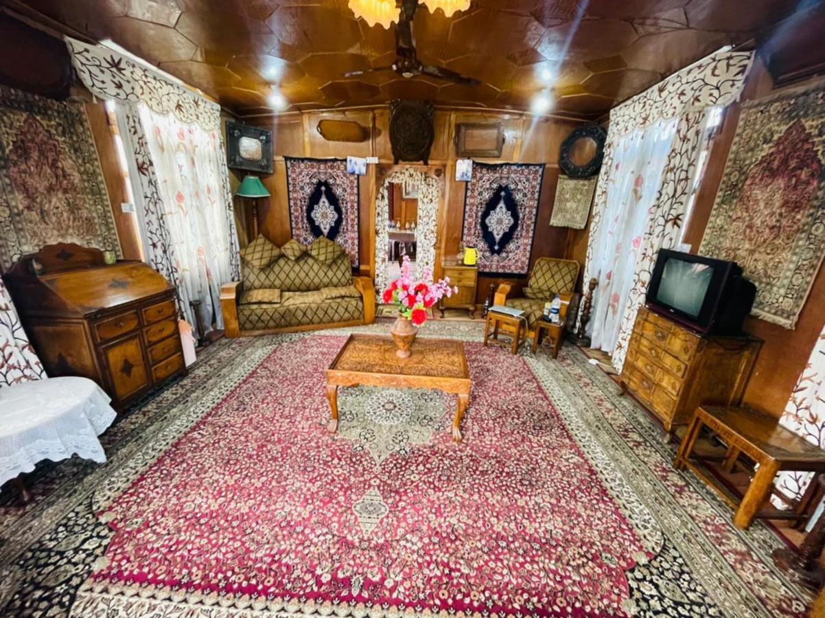 Hotel Houseboat Altaf And Transportation Srīnagar Exterior foto