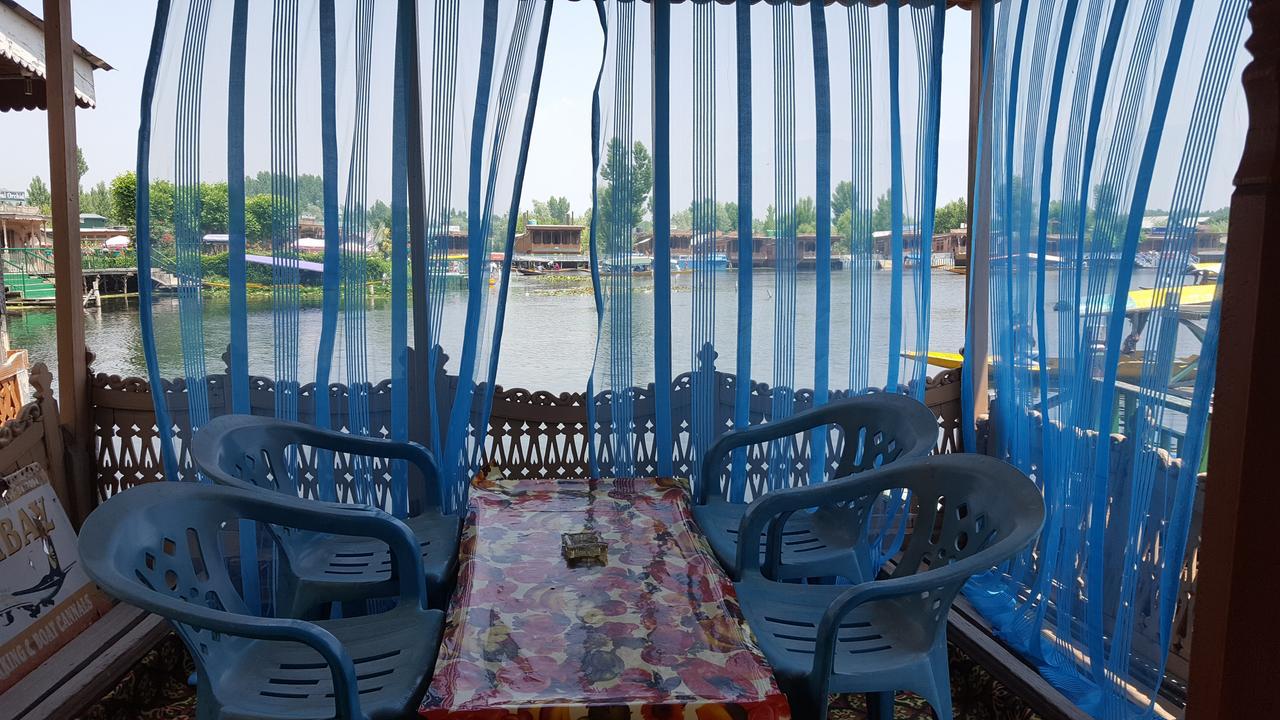 Hotel Houseboat Altaf And Transportation Srīnagar Exterior foto